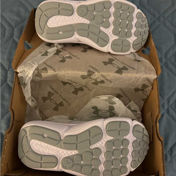 Under Armour Assert Velcro sneakers. NWT in original box. Never worn. - Picture 4 of 5